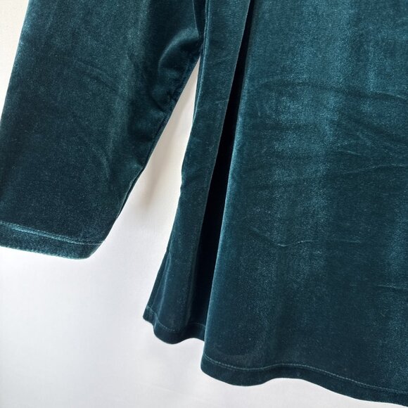 Susan Graver Women's Velvet Top Size Plus 1X Solid Dark Green Velvet Long Sleeve - Picture 4 of 9